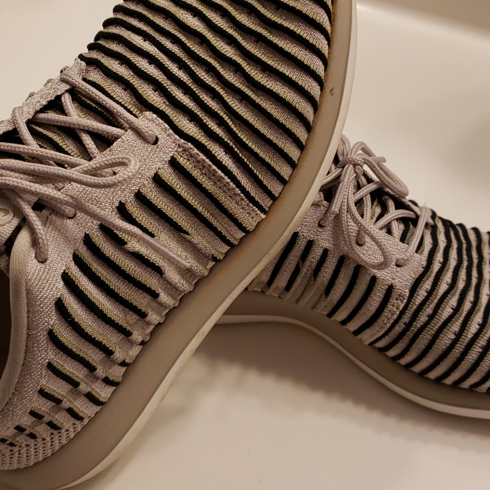 Nike women's tennis shoes